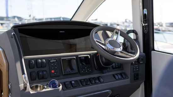 nimbus-405c-interior-7