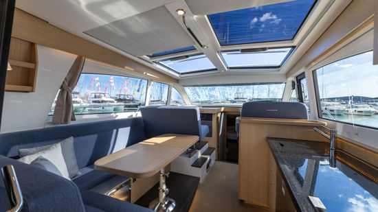nimbus-405c-interior-1
