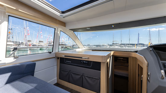 nimbus-405c-interior-3