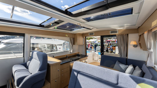 nimbus-405c-interior-4
