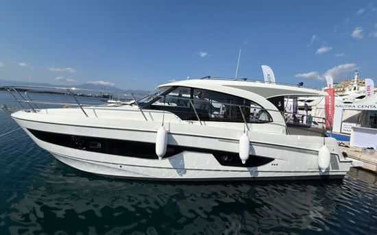 Beneteau Antares Outboard 11 COUPE