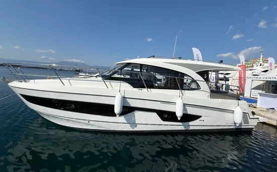 BENETEAU ANTARES OUTBOARD 11 COUPE 
