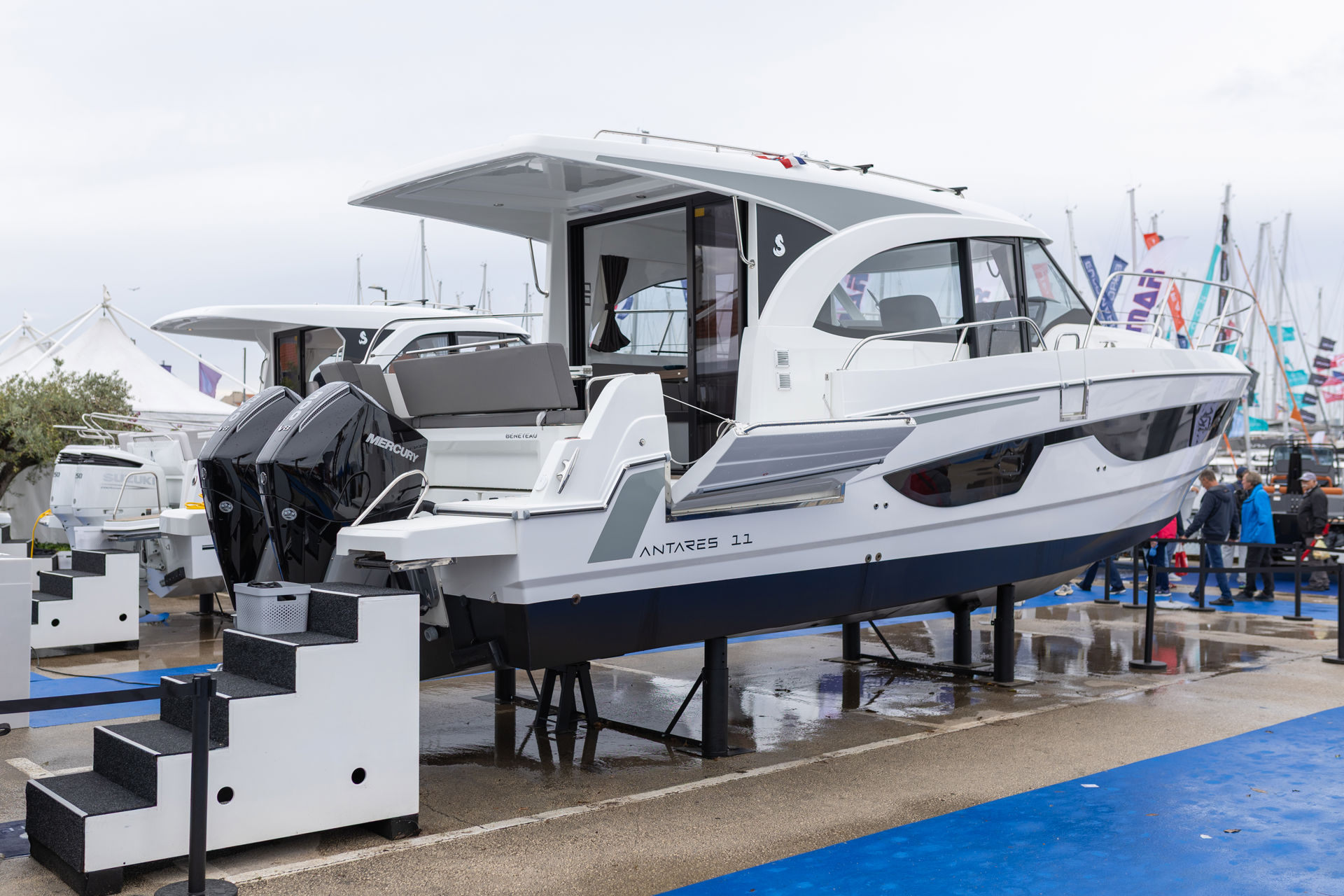 BENETEAU ANTARES OUTBOARD 11 COUPE