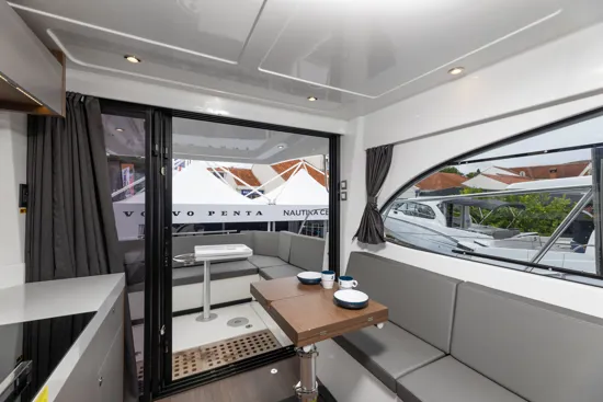 BENETEAU ANTARES OUTBOARD 11 COUPE