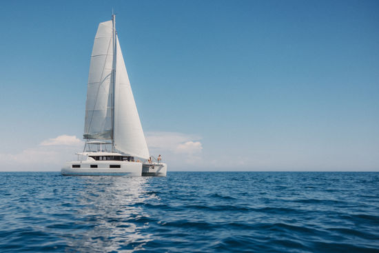 lagoon-46-iconic-sailing-the-sea