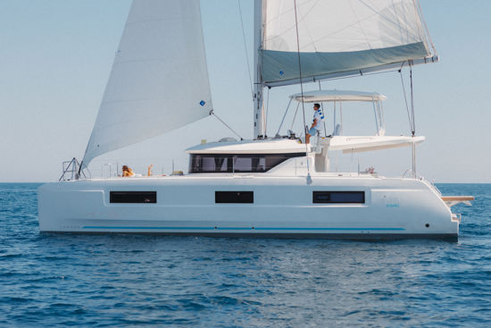 lagoon-46-iconic-side-view