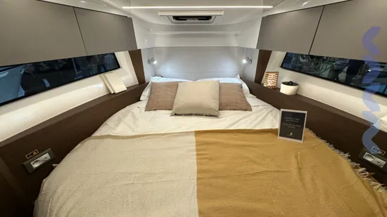 BENETEAU ANTARES OUTBOARD 9 V2 