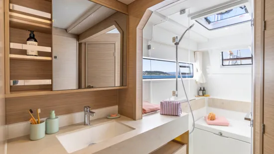LAGOON 43