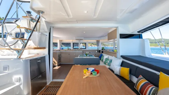 LAGOON 43