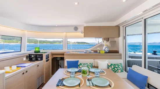 LAGOON 43