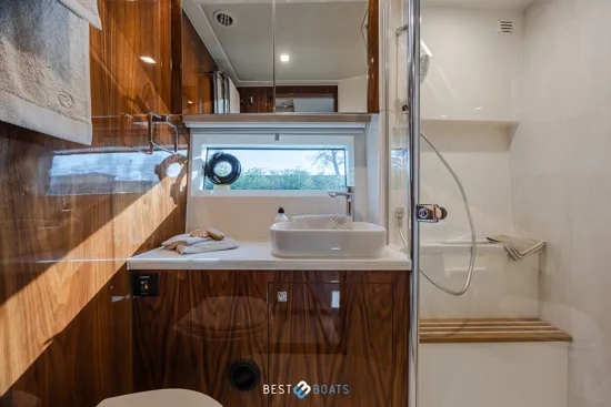 RIVIERA SPORT YACHT 4600 PLATINUM EDITION 