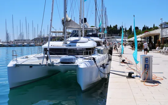 LAGOON 38 