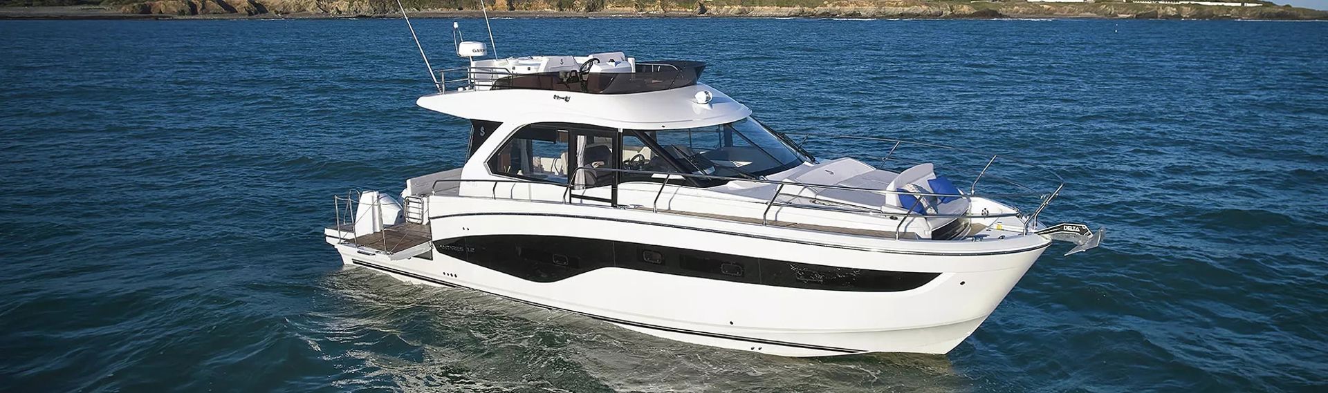 BENETEAU ANTARES OUTBOARD 12 OB
