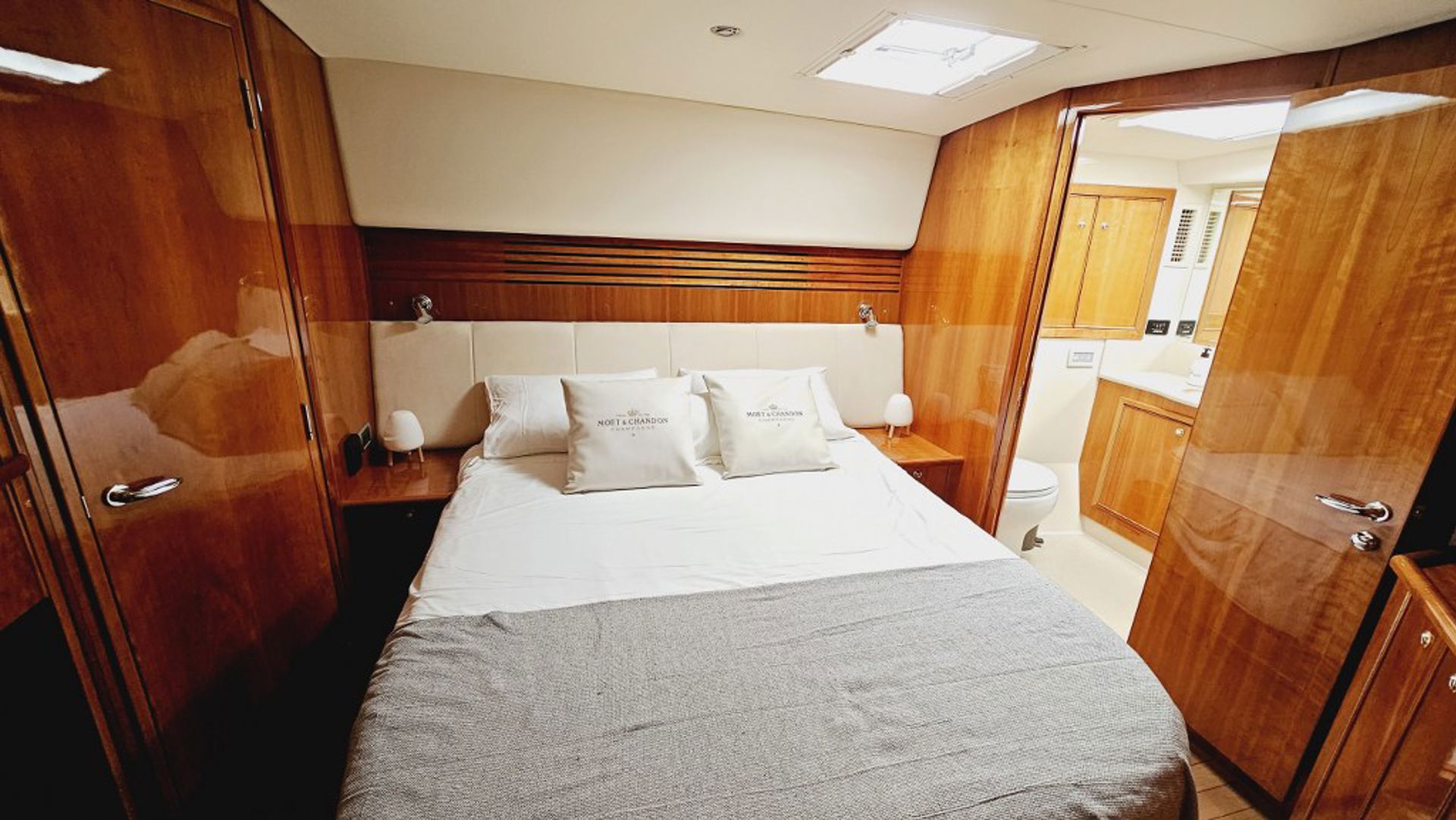 RIVIERA SPORTS MOTOR YACHT 58