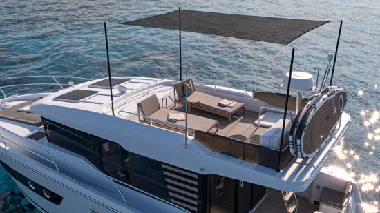 swift-trawler-37-sedan-roof-multifunction-area