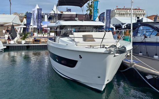 BENETEAU SWIFT TRAWLER NEW 37 FLY