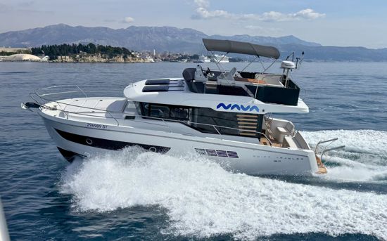 BENETEAU SWIFT TRAWLER NEW 37 FLY