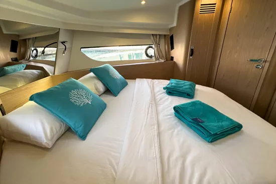 BENETEAU SWIFT TRAWLER NEW 37 FLY