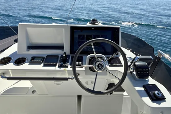 BENETEAU SWIFT TRAWLER NEW 37 FLY