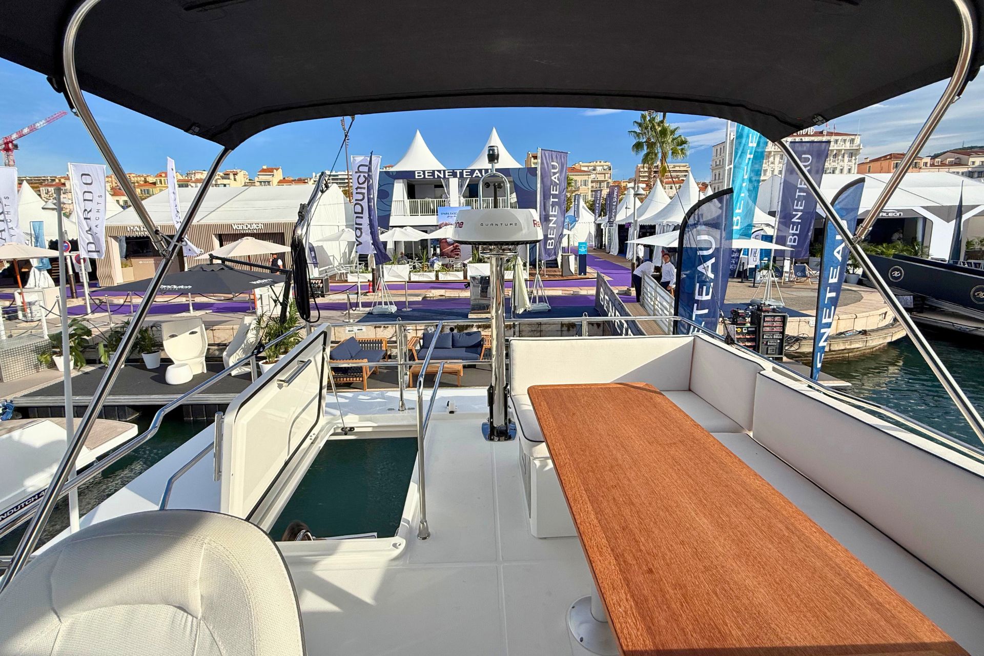 BENETEAU SWIFT TRAWLER NEW 37 FLY