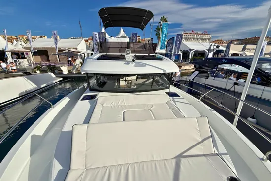 BENETEAU SWIFT TRAWLER NEW 37 FLY