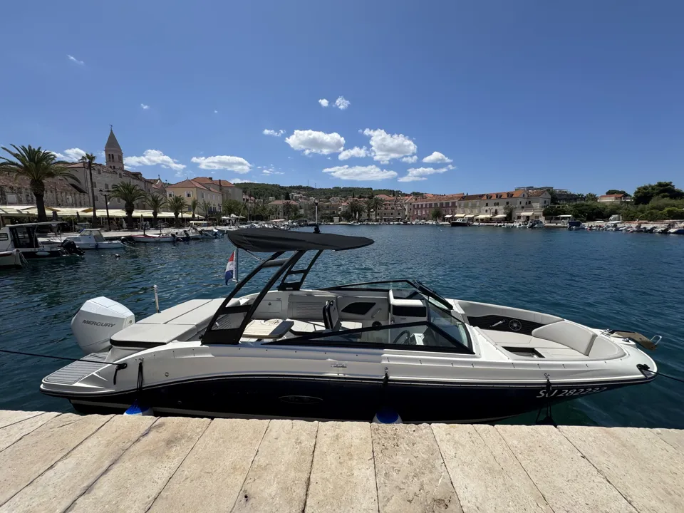 SEA RAY SUNSPORT  230 OB 