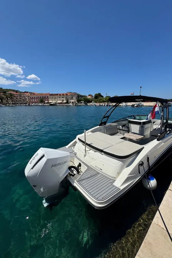 SEA RAY SUNSPORT  230 OB 