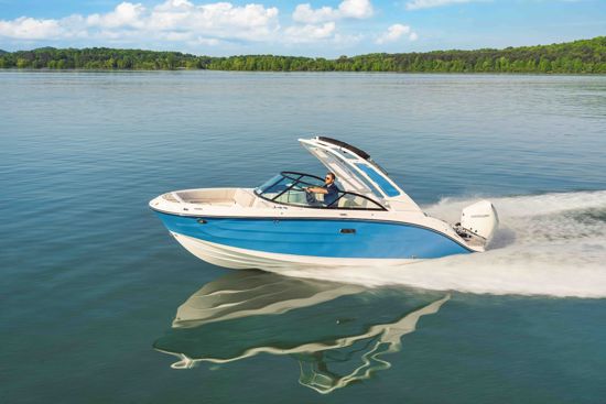 Sporty Sea Ray 230 SDX OB speedboat in motion