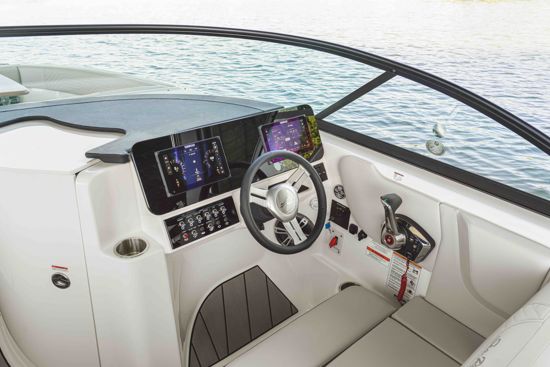 Sea Ray SDX 230 SURF - helm