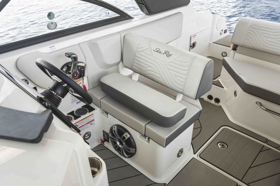 Sea Ray SDX 230 SURF helm seat