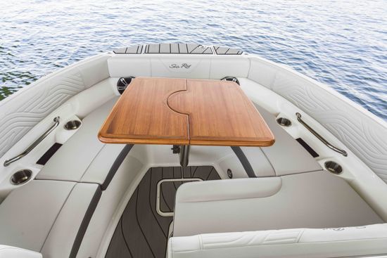 Sea Ray SDX 230 SURF - bow seating table