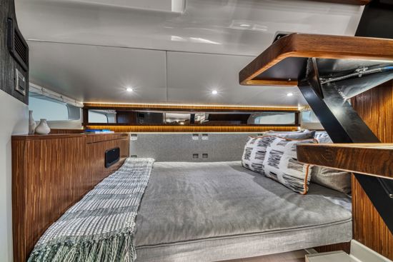 sea ray 370-kabina-za-goste