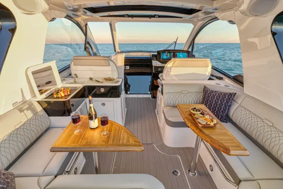 SEA RAY SUNDANCER 370
