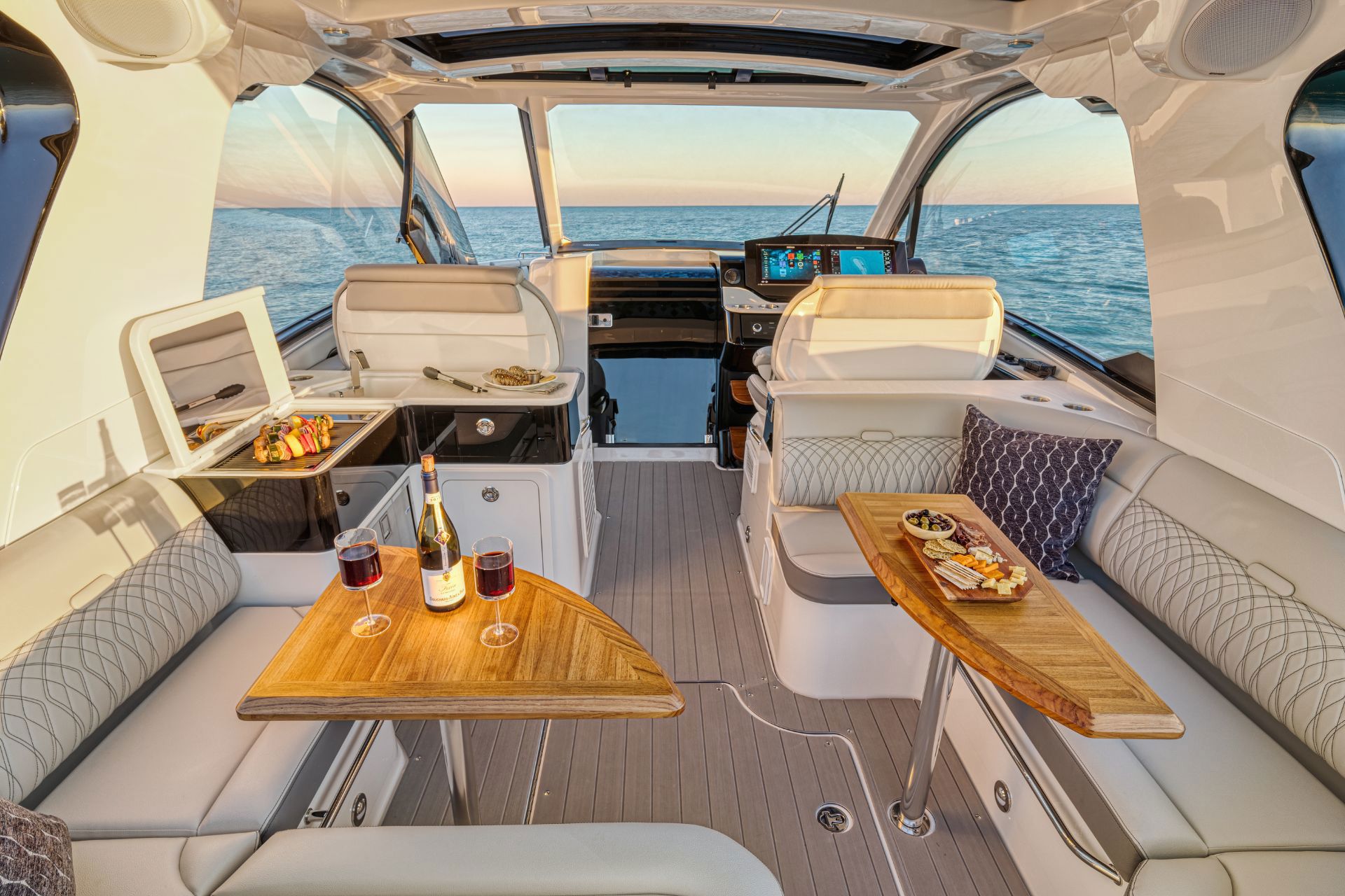 SEA RAY SUNDANCER 370