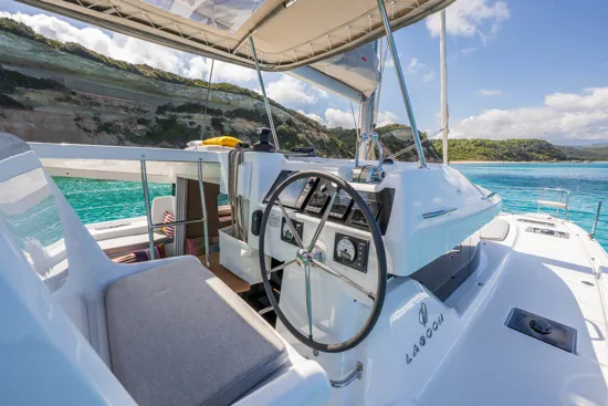 LAGOON 38