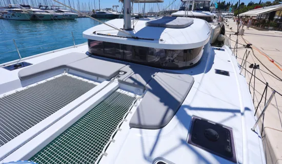 LAGOON 38