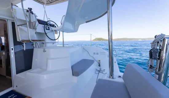 LAGOON 38