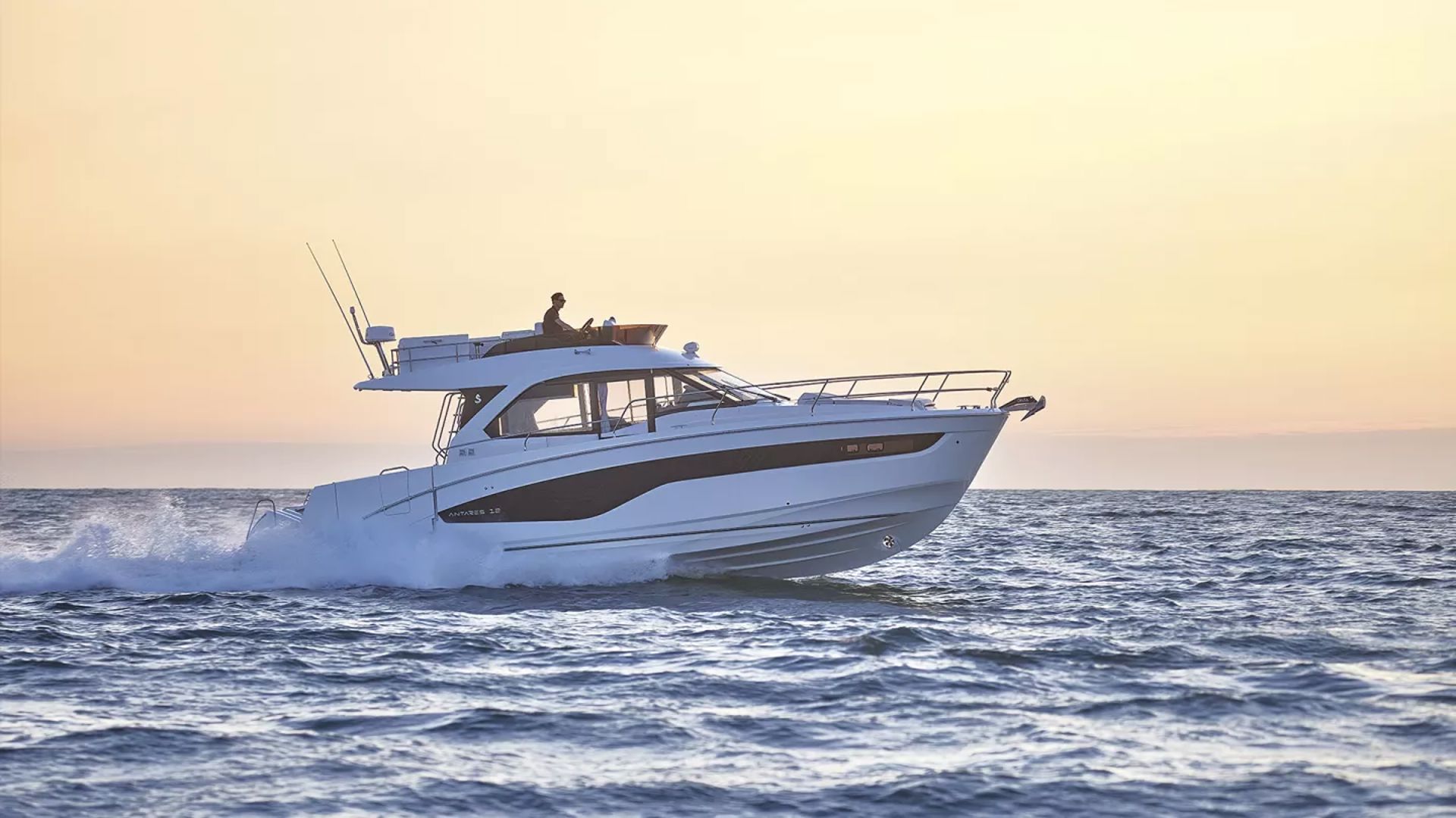 BENETEAU ANTARES OUTBOARD 12 FLY