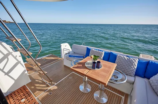 BENETEAU ANTARES OUTBOARD 12 FLY