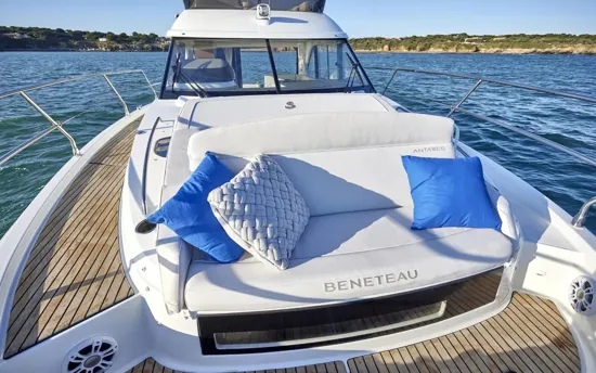 BENETEAU ANTARES OUTBOARD 12 FLY