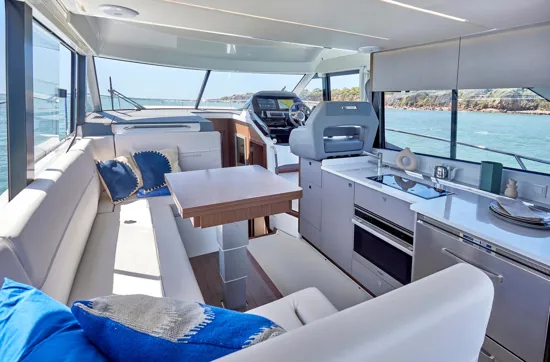 BENETEAU ANTARES OUTBOARD 12 FLY