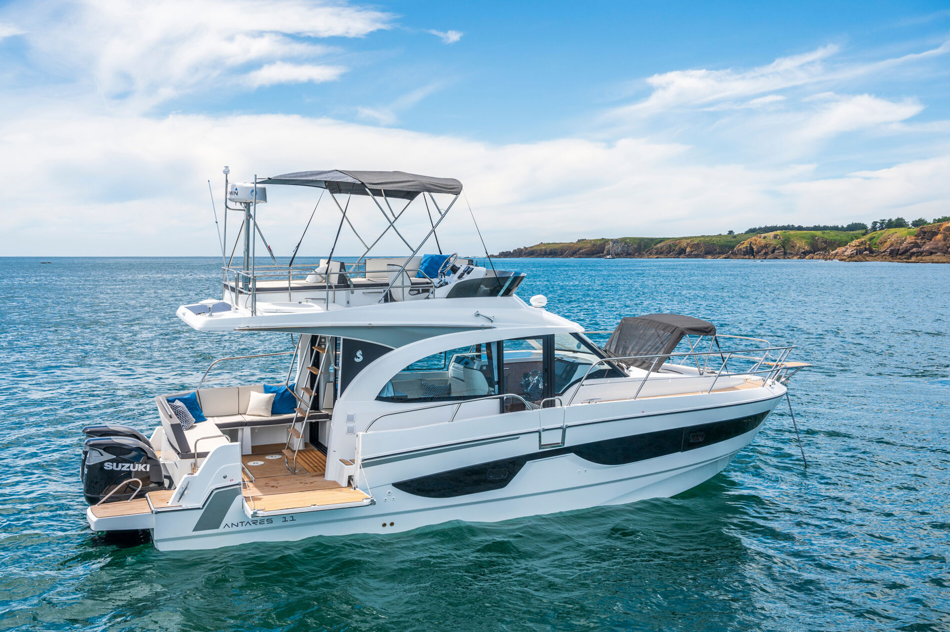 BENETEAU ANTARES OUTBOARD 11 FLY 