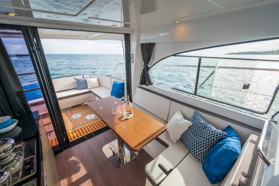 BENETEAU ANTARES OUTBOARD 11 FLY