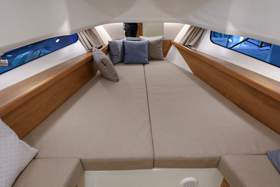 Nimbus-tender-11-forward-cabin