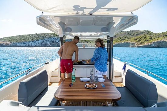 Nimbus-tender-11-galley-kitchen