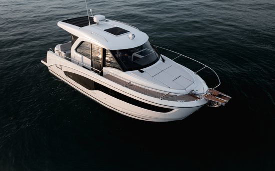 BENETEAU ANTARES OUTBOARD 9 NEW 