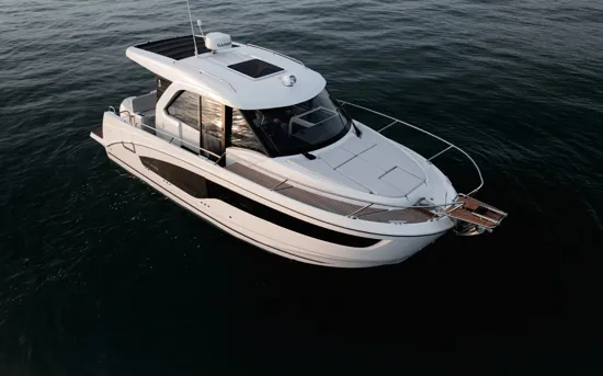 BENETEAU ANTARES OUTBOARD 9 NEW