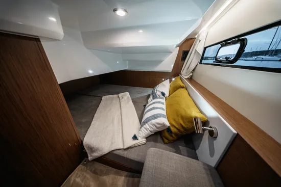 Antares-9-V2-guest-cabin