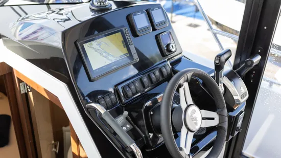 BENETEAU ANTARES OUTBOARD 9 NEW