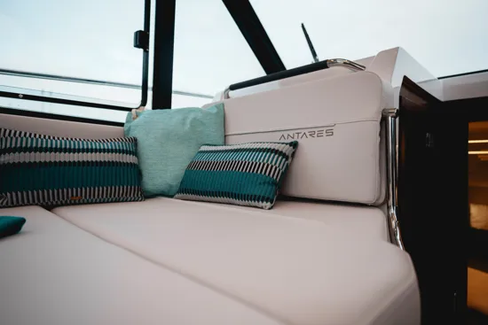 Antares-9-V2-saloon-berth